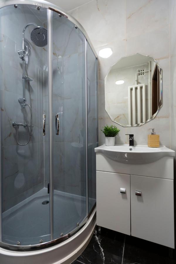 Stylish Quentin Apartment In The King Street Budapest Kültér fotó